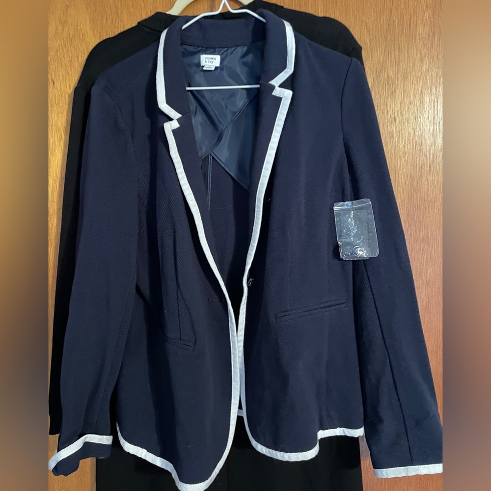crown and ivy Women’s Size 16 Navy Blue With White Trim Blazer NWT